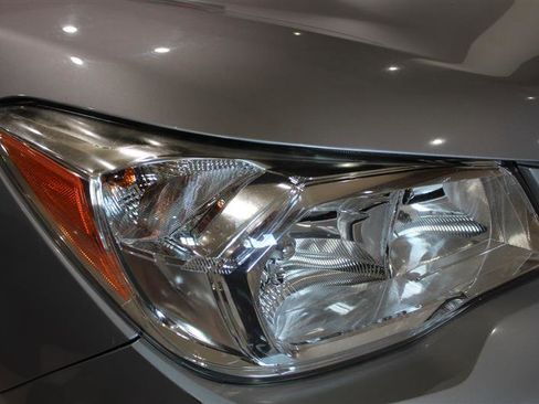 Used 2016 Subaru Forester 2.5i Limited image 10