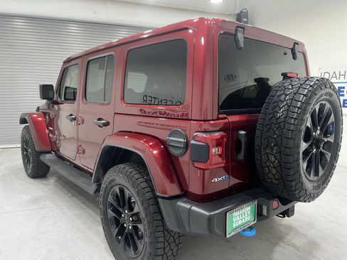 Used 2022 Jeep Wrangler Unlimited Sahara w/ Cold Weather Group AWD/4WD image 6