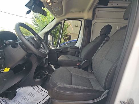 Used 2023 RAM ProMaster 2500 FWD image 7
