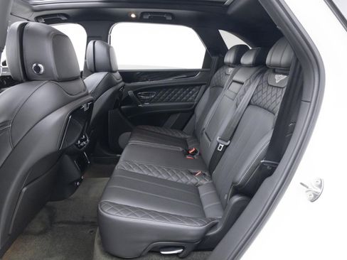 Used 2017 Bentley Bentayga AWD/4WD image 36