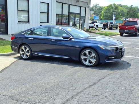 Used 2018 Honda Accord Touring image 9