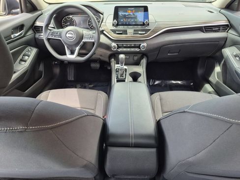 Used 2025 Nissan Altima 2.5 SV FWD image 24