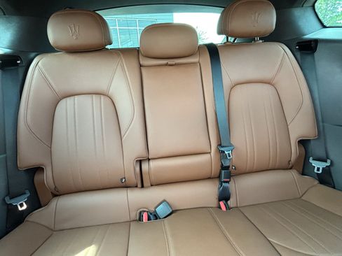 Used 2021 Maserati Levante S AWD/4WD image 37