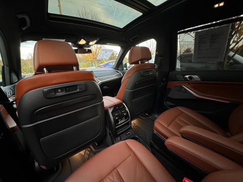 Used 2022 BMW X7 M50i image 70