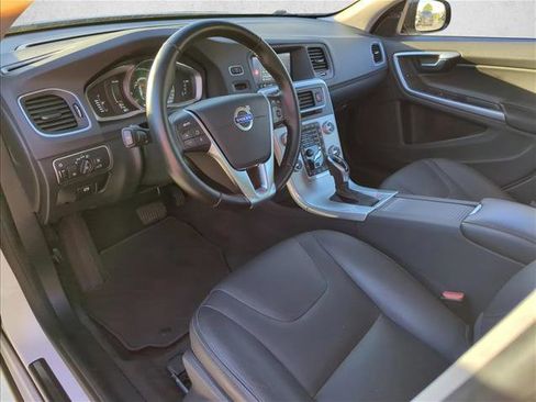 Used 2018 Volvo V60 T5 Cross Country w/ Convenience Package image 6
