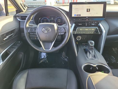 Used 2024 Toyota Venza Limited image 10