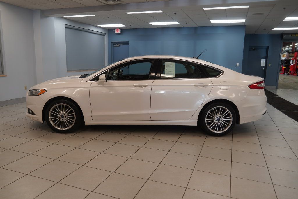 Used 2014 Ford Fusion SE w/ Equipment Group 202A FWD image 2