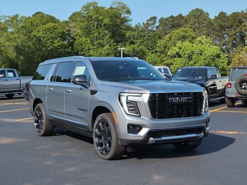 New 2026 GMC Yukon XL Denali w/ Denali Reserve Package AWD/4WD image 8