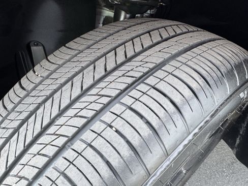 Used 2024 Volkswagen Atlas Cross Sport SE w/ Panoramic Sunroof Package image 13