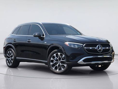 Used 2025 Mercedes-Benz GLC 350e 4MATIC image 2