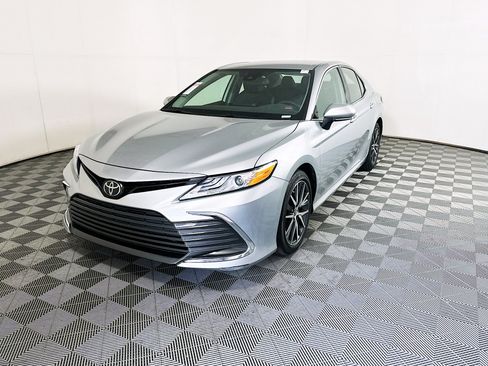 Used 2024 Toyota Camry XLE FWD image 7