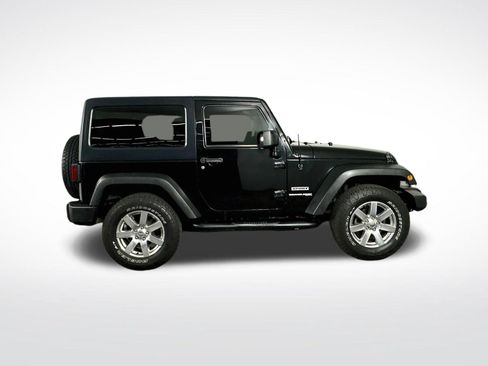 Used 2018 Jeep Wrangler Sport w/ Connectivity Group AWD/4WD image 9