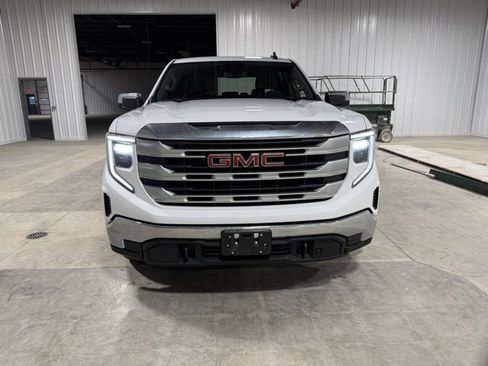 Used 2024 GMC Sierra 1500 SLE image 2