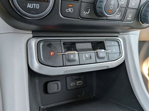 Used 2023 GMC Acadia SLT w/ Preferred Package AWD/4WD image 15