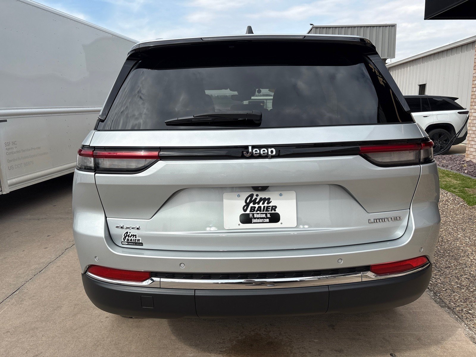 Used 2023 Jeep Grand Cherokee Limited AWD/4WD image 10