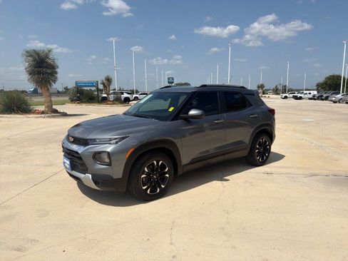 Used 2022 Chevrolet TrailBlazer LT FWD image 3