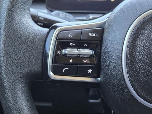 Certified 2025 Kia Sorento LX image 26