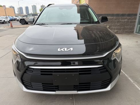 Used 2024 Kia Niro EX FWD image 10