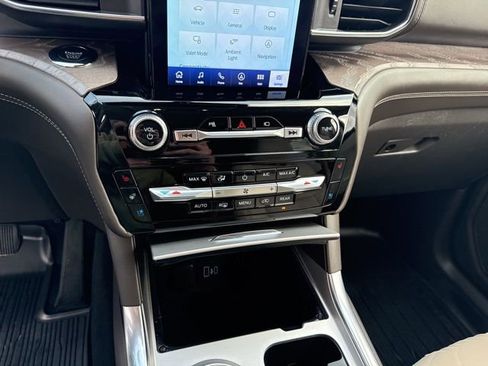 Used 2023 Ford Explorer Platinum w/ Technology Package image 19