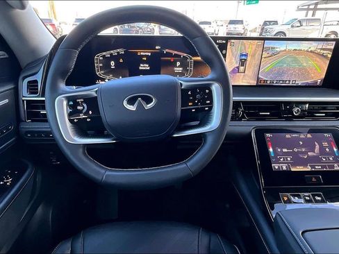 Certified 2025 INFINITI QX80 Luxe image 9