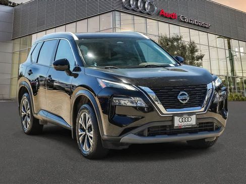 Used 2021 Nissan Rogue SV w/ Premium Package FWD image 3