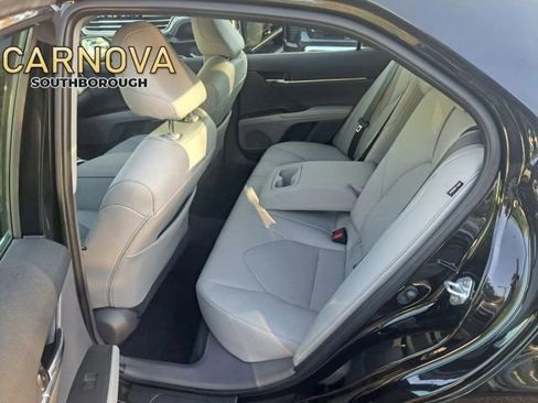 Used 2021 Toyota Camry XLE image 11