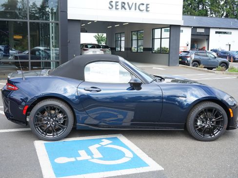 New 2026 MAZDA MX-5 Miata Club w/ Interior Package RWD image 2