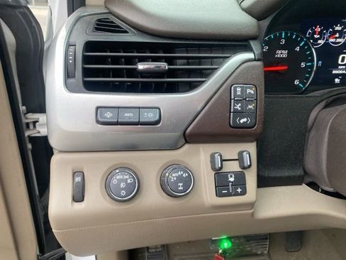Used 2020 Chevrolet Suburban Premier image 24