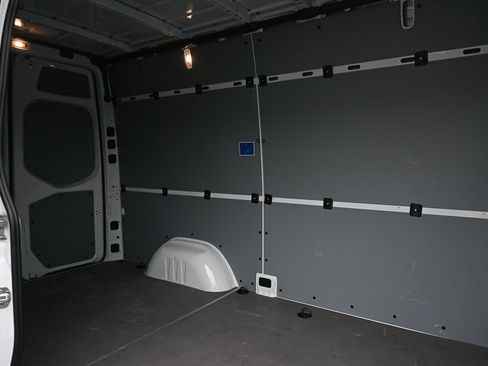 Used 2024 Mercedes-Benz Sprinter 2500 image 20