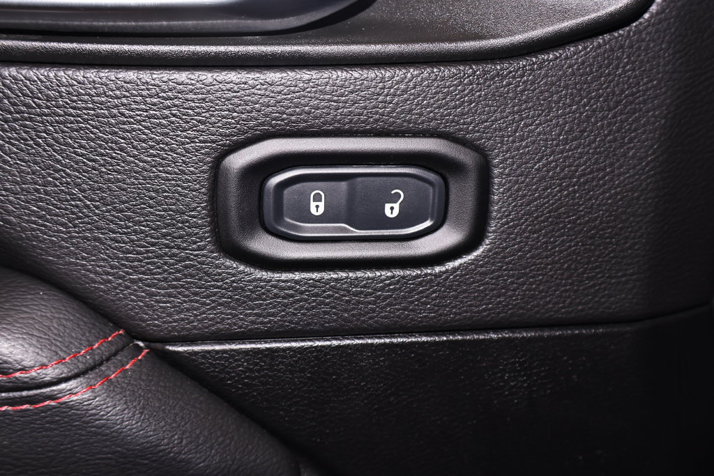 Used 2023 Jeep Gladiator Rubicon w/ LED Lighting Group AWD/4WD image 13