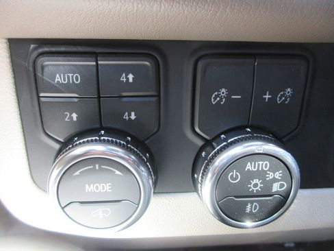 New 2026 GMC Yukon Denali w/ Denali Reserve Package AWD/4WD image 17