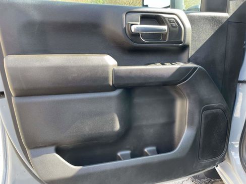 Used 2025 Chevrolet Silverado 2500 Custom w/ Custom Value Package image 5