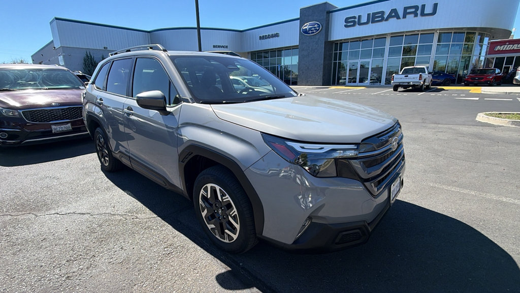 Used 2025 Subaru Forester Premium AWD/4WD image 2