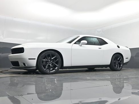 Used 2019 Dodge Challenger R/T w/ Plus Package image 40