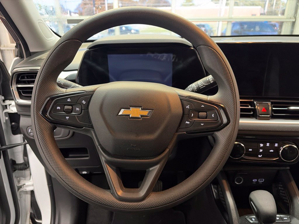 Used 2025 Chevrolet TrailBlazer LT AWD/4WD image 23