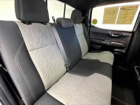 Used 2022 Toyota Tacoma TRD Off-Road image 19