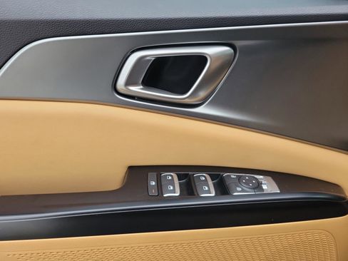 Certified 2024 Kia Carnival LX image 18