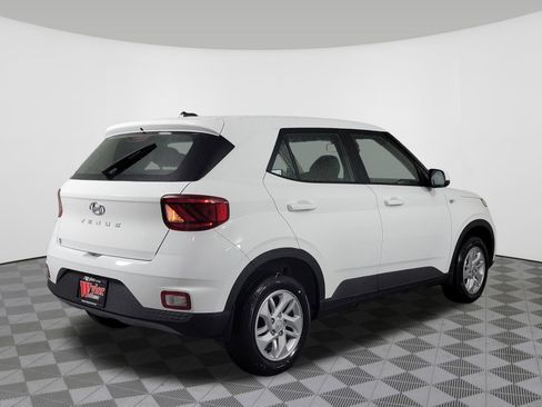 New 2026 Hyundai Venue SE image 3