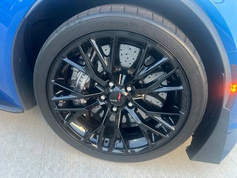 Used 2016 Chevrolet Corvette Z06 w/ Z07 Performance Package RWD image 17