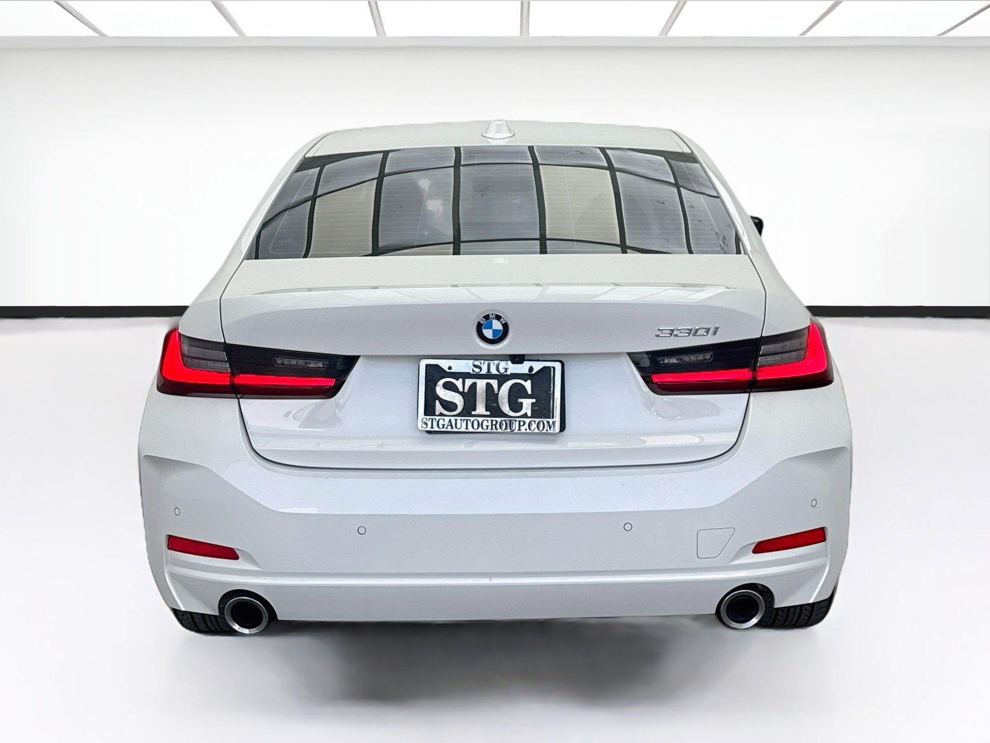Used 2024 BMW 330i Sedan w/ Convenience Package RWD image 5