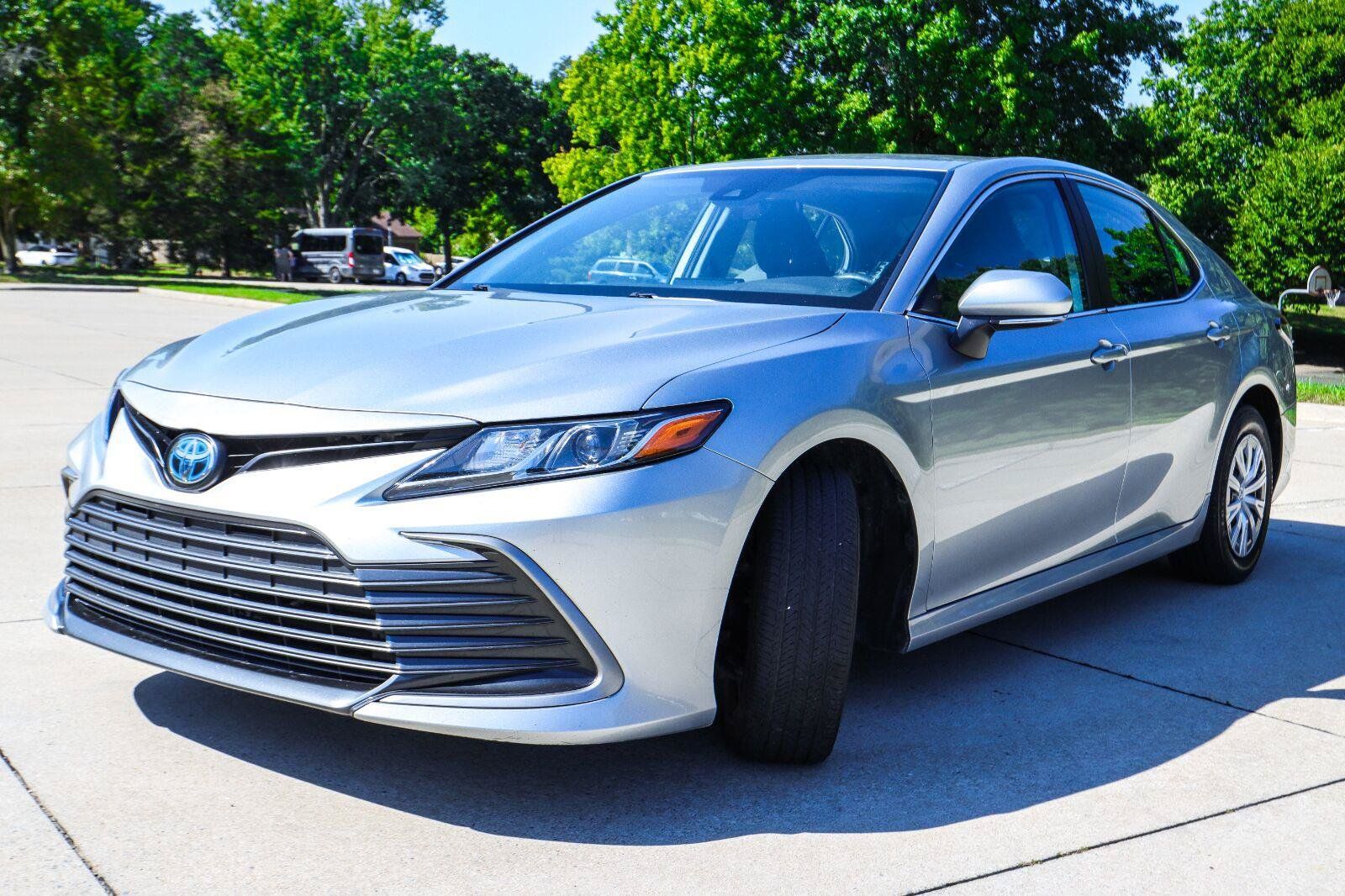 Used 2022 Toyota Camry LE FWD image 3