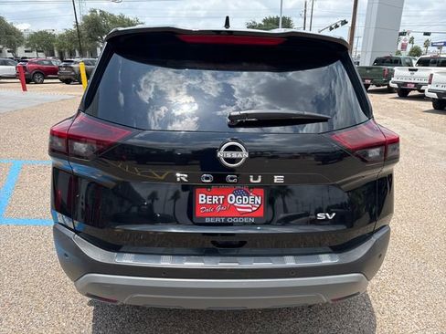 Certified 2022 Nissan Rogue SV w/ SV Premium Package FWD image 5