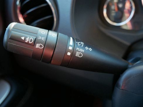 Used 2015 Jeep Compass Latitude image 28