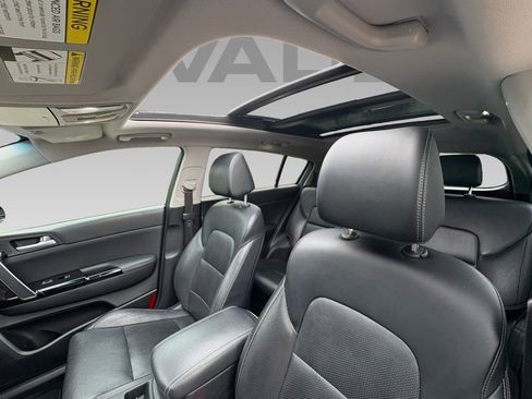 Used 2021 Kia Sportage EX w/ EX Technology Package image 6