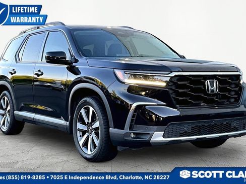 Used 2024 Honda Pilot Touring image 1