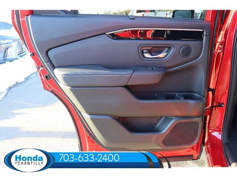 New 2025 Honda Pilot Touring image 32