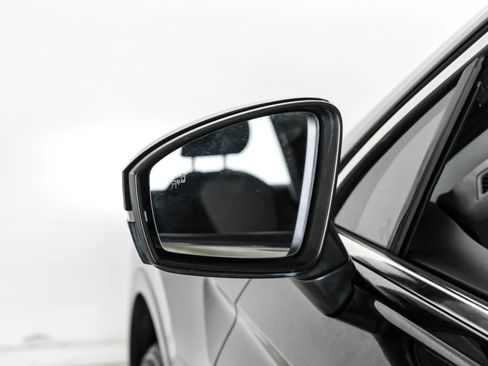 Used 2019 Volkswagen Tiguan SE AWD/4WD image 34