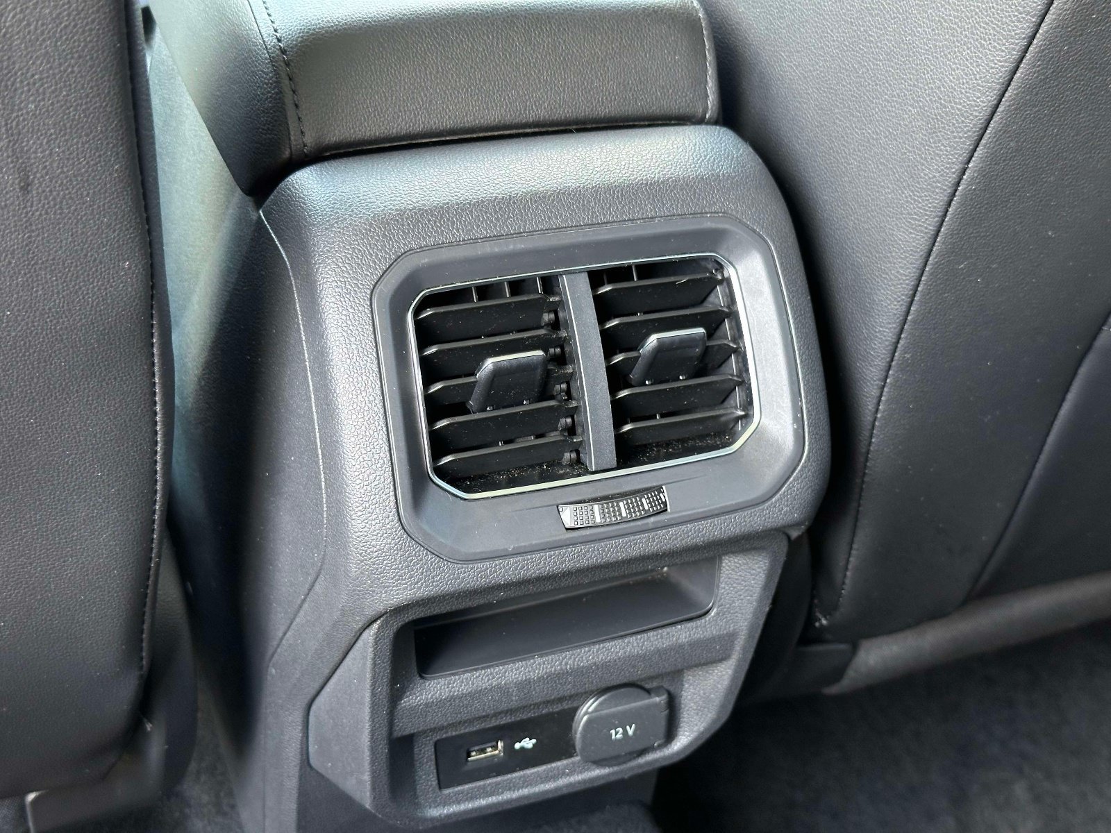 Used 2018 Volkswagen Tiguan SE FWD image 14