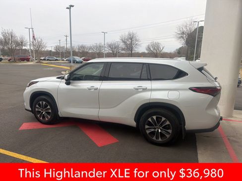Used 2022 Toyota Highlander XLE image 16