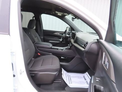 Used 2025 Chevrolet Traverse LT w/ Sun and Wheel Package AWD/4WD image 24